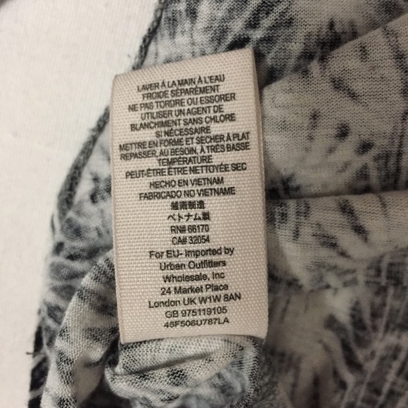 ❌SOLD❌We The Free People M Cold Shoulder Top - Picture 6 of 7